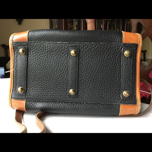 *SOLD* Dooney & Bourke AWL Large Satchel Shldr Bag Blk/Tn - Picture 5 of 16
